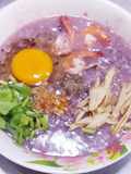 ข้าวต้มดอกอัญชันใส่กุ้ง