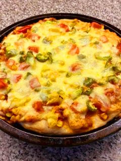 વેજ કોર્ન ચીઝ પીઝા (Veg Corn Cheese Pizza Recipe In Gujarati) રેસીપી મુખ્ય ફોટો