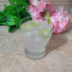 A picture of Tang lemonade 🍋🍋🍸🍸.