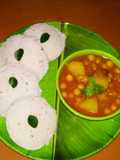 Idli with ghuguni