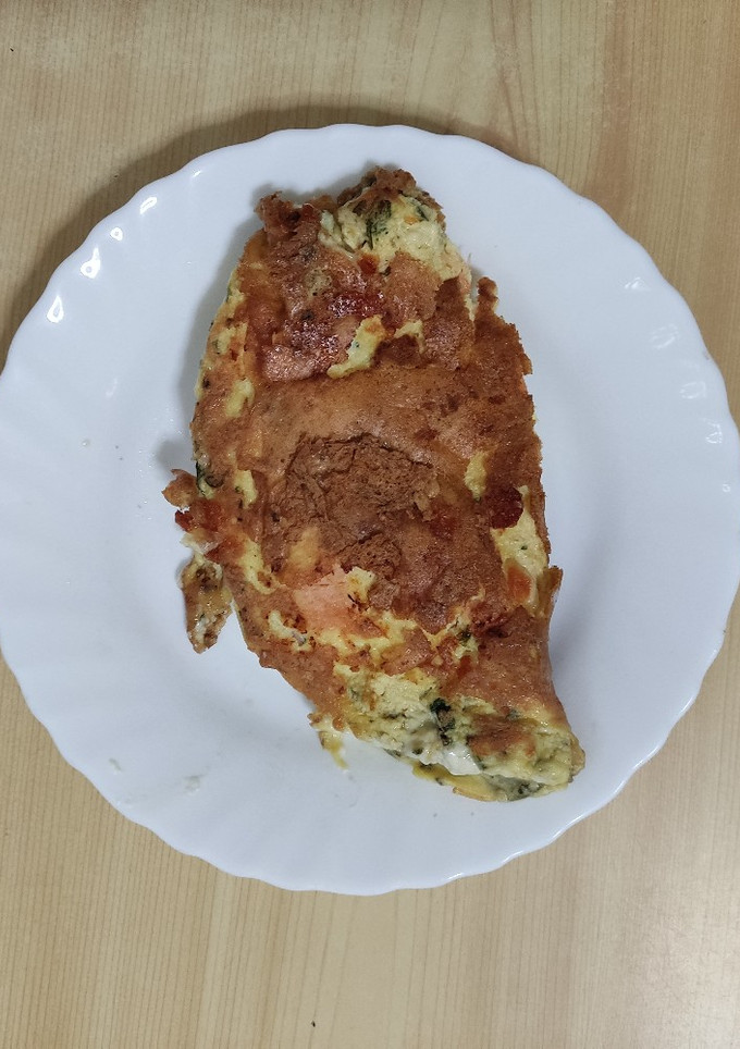 Una foto de Tortilla de salmón y queso