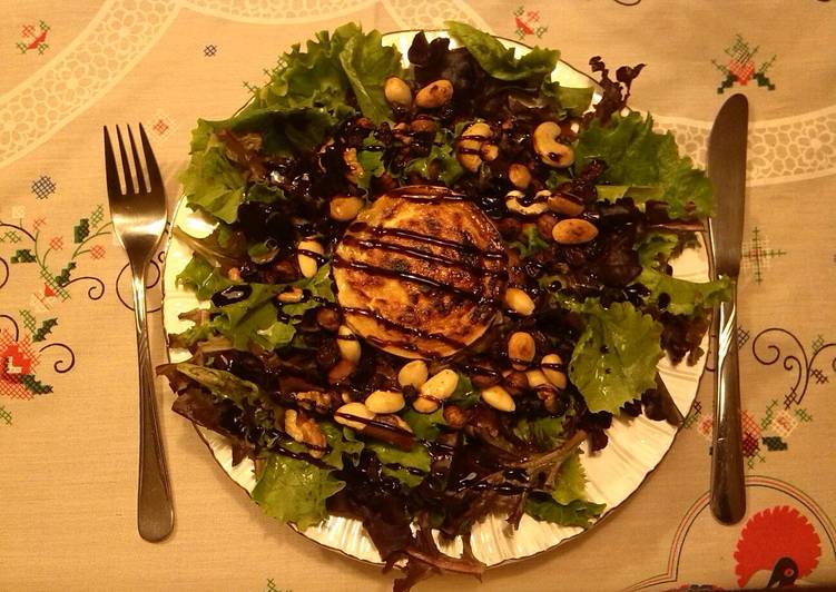 Ensalada tibia de rulo de cabra