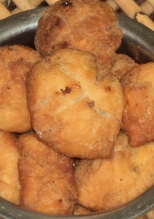 A picture of Vettu cake /Fried Cross cake.