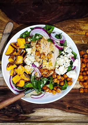 A picture of Chicken Budha Bowl.