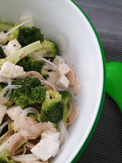 Una foto de Ensalada de brócoli
