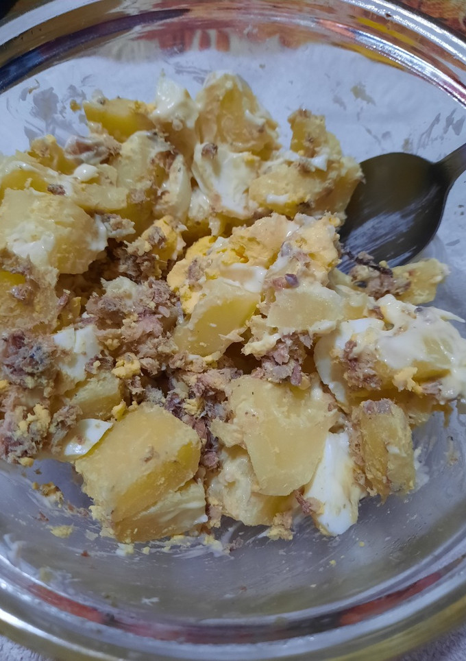 Una foto de Ensalada de sardinas, papa y huevo