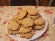 Una foto de postre facil con ciruelas
