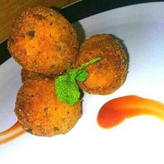Crunchy Peanut-Plantain balls A picture of Crunchy Peanut-Plantain balls.