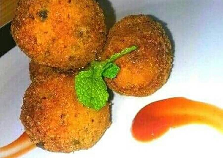 Recipe of Favorite Crunchy Peanut-Plantain balls