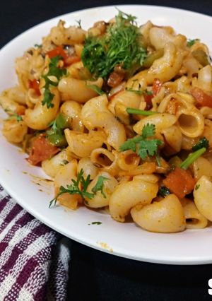 इटालियन पास्ता टरन इंडियन तडका (Italian Pasta Turan Indian Tadka recipe in Hindi) रेसिपी मुख्य फोटो