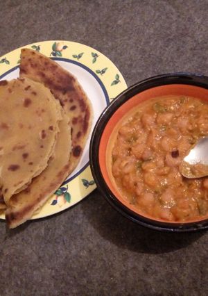 A picture of Chapati and currybeans#localingredientscontest.