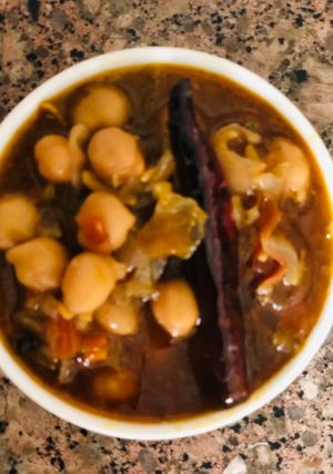 A picture of Amritsari Chhole / Punjabi Style Chickpeas Gravy.
