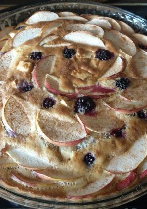 A picture of Apple and blackberry pie.