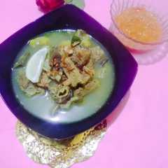 A picture of Soto daging Madura.