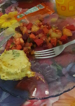 Una foto de Papa con queso y ensalada surtida ^Menú vegetariano^