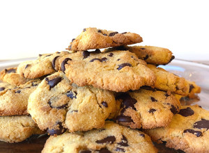 Foto de Cookies de farinha de coco com chips de chocolate saudável #farinhadecoco #chocolate