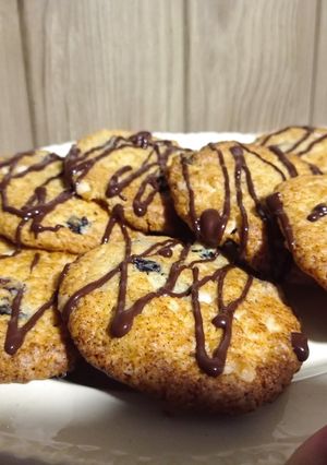 Una foto de Cookies mix🤪 (avena, pasas, naranja y chips de chocolate)