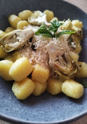 Une photo de Gnocchi à la menthe et aux artichauts