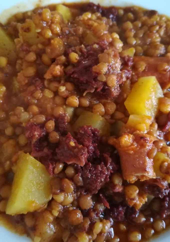 Una foto de Lentejas con chistorra y morcilla