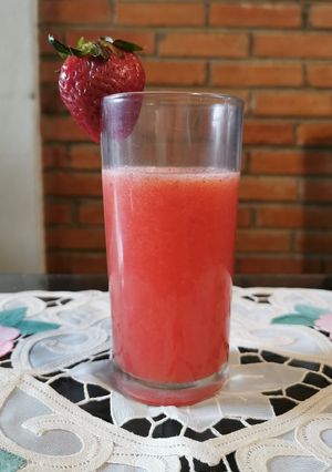 Una foto de Agua de sandía y fresa