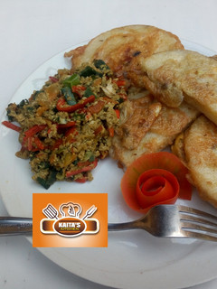A picture of Fried yam with egg sauce.