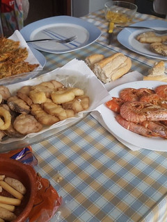 Una foto de Gambones a la plancha y frito gaditano