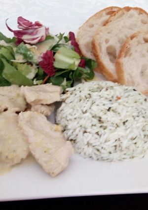 Pulyka párolt rizzsel salátával bagettel recept fotója