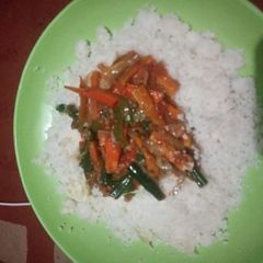 A picture of Baskin masara with vegetables soup.
