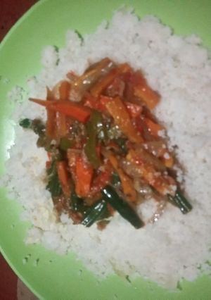 A picture of Baskin masara with vegetables soup.