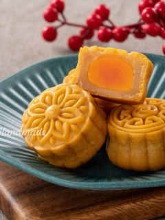 蓮蓉蛋黃廣式月餅 的食譜成品照片