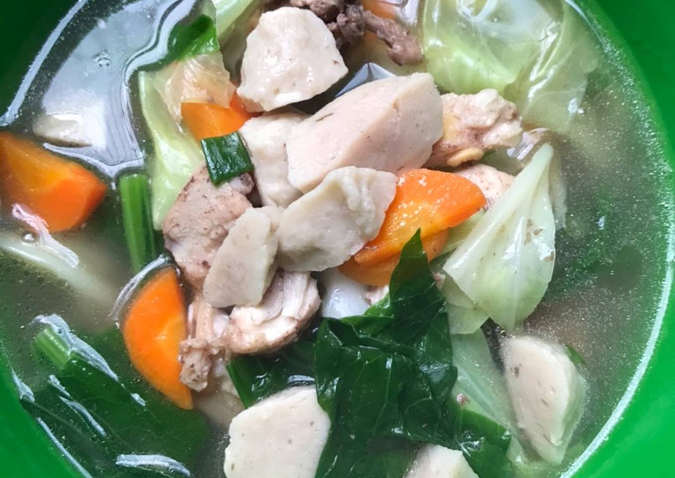 Sup sayur dengan kaldu ayam