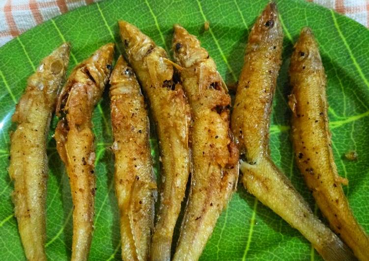 Ikan Masak Kunyit - Bahan 1 ekor ikan gurame 1 batang daun bawang 1