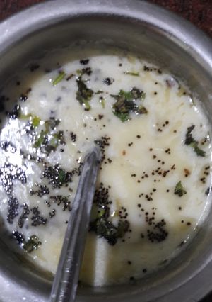 કઢી(Kadhi Recipe in Gujarati) રેસીપી મુખ્ય ફોટો