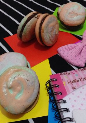 Foto resep Pastel Macaroons from Meringue Cookies filled Chocomaltine