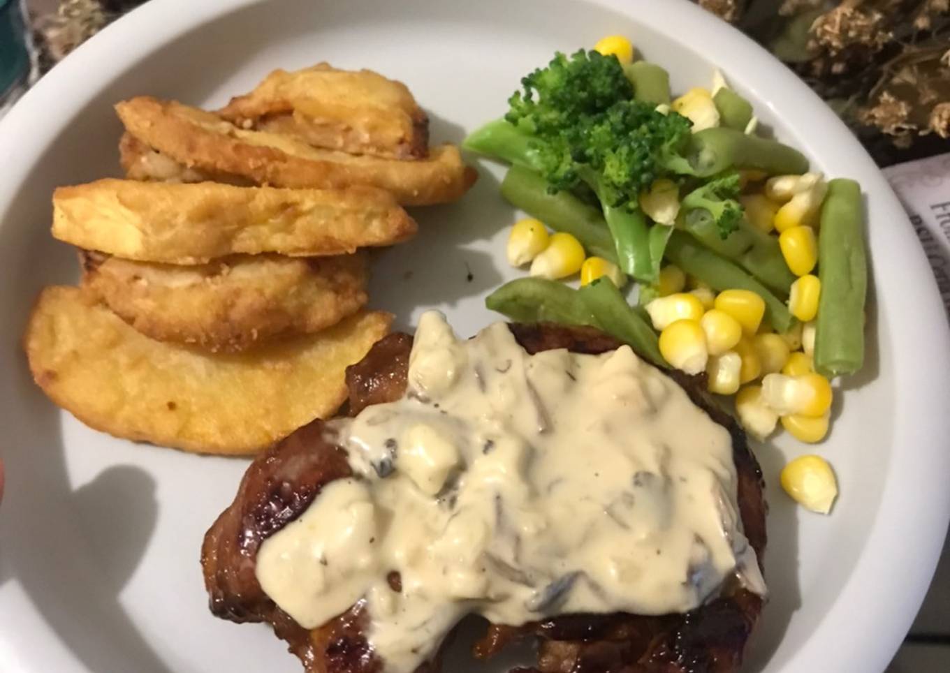 Chicken steak with mushrooms sauce