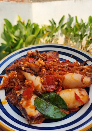 Foto resep Cumi Laut Pedas Viral
