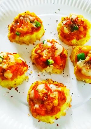 A picture of Cauliflower crusted Pizza Bites.