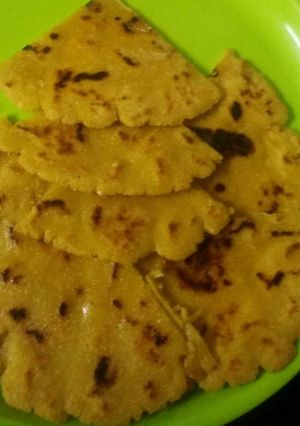 मक्की की रोटी (Makki ki Roti recipe in hindi) रेसिपी मुख्य फोटो