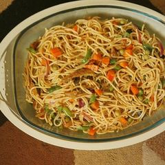 A picture of Stir fry spaghetti.