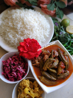 عکسی از دستور چلو خورشت بامیه