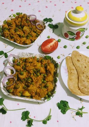 A picture of Soya Matar / Soya Green Peas Curry.