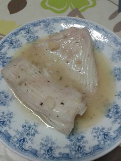 Una foto de Raya en salsa verde