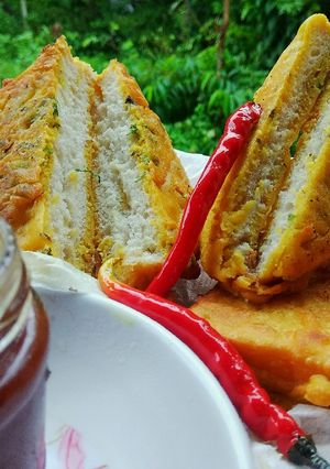 गरमागरम ब्रेड पकोडा (ब्रेड सॅन्डविच) (bread pakoda sandwich recipe in marathi) रेसिपी चे मुख्य फोटो 