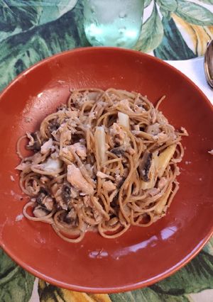 Foto principal de Spaghetti con salmón y champiñones