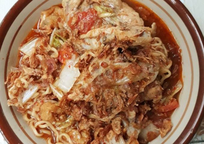 Resep Mie Tulang Ayam Pedas 🍲 oleh Cut Listiya - Cookpad