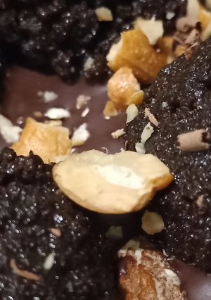 Una foto de Mini torta de chocolate con trufas y frutos secos