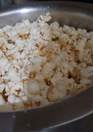 A picture of POP CORNS ❤.