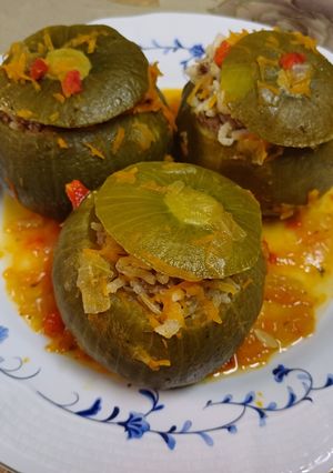 Una foto de Zapallitos rellenos con arroz y carne