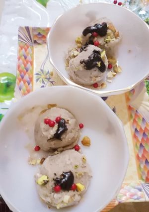 A picture of Banana ice ceam.