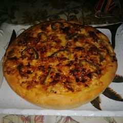 A picture of Chicken tikka pizza.